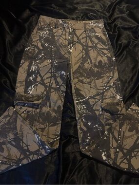 Women’s Camo Cargo Jeans